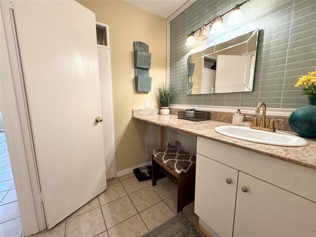 Building Photo - 5550 N Braeswood Blvd