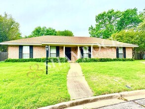Building Photo - 5740 Lakemont Dr