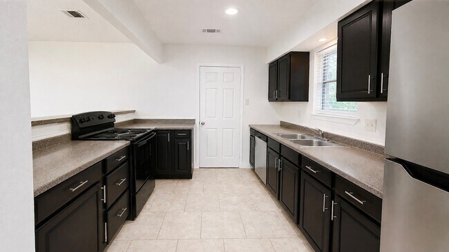 Building Photo - 1823 Pewter Ct