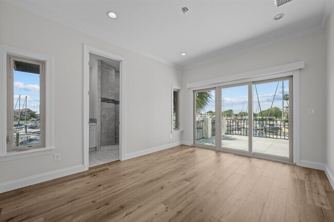 Building Photo - 3505 Harbor Dr