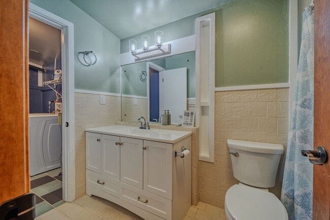 Building Photo - Scenic Lakeview Rental located on Boatman'...