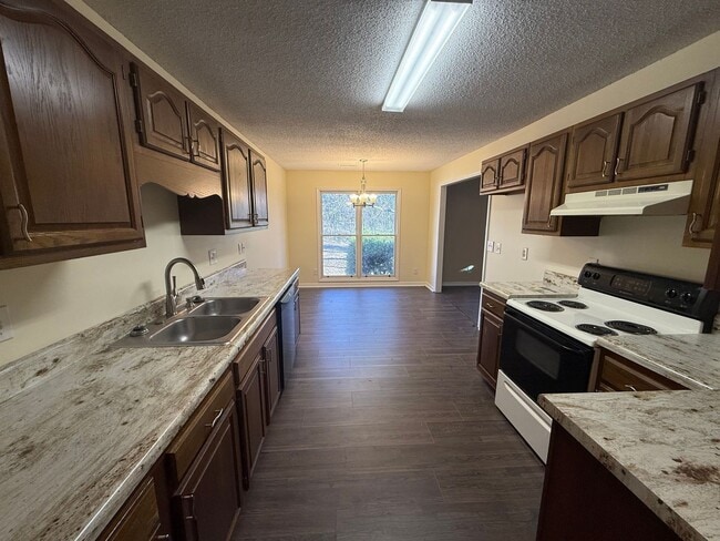 Building Photo - Half off first month's rent!!!