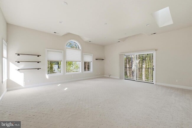 Building Photo - 8735 Brook Rd