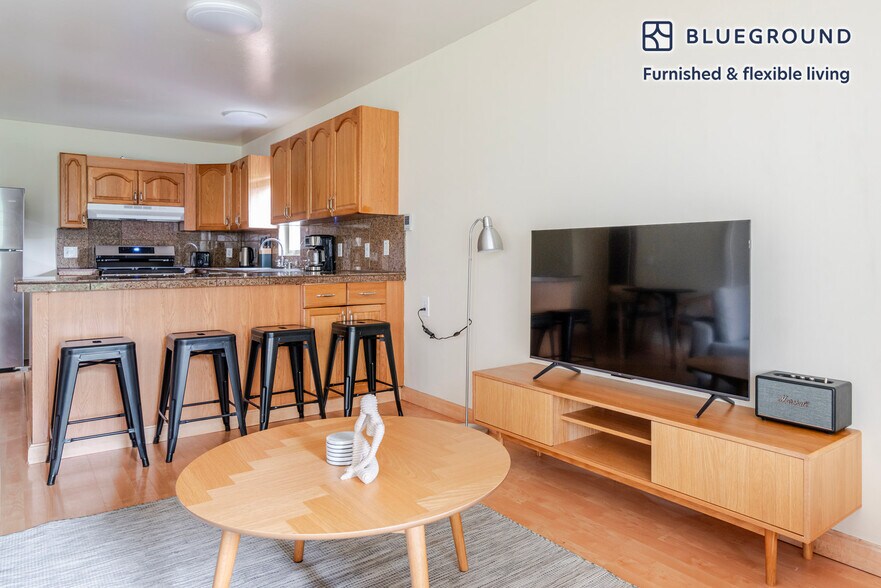 Building Photo - 594 Channing Ave