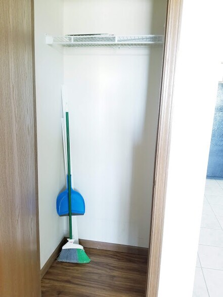 Building Photo - 1230 Murray St NE