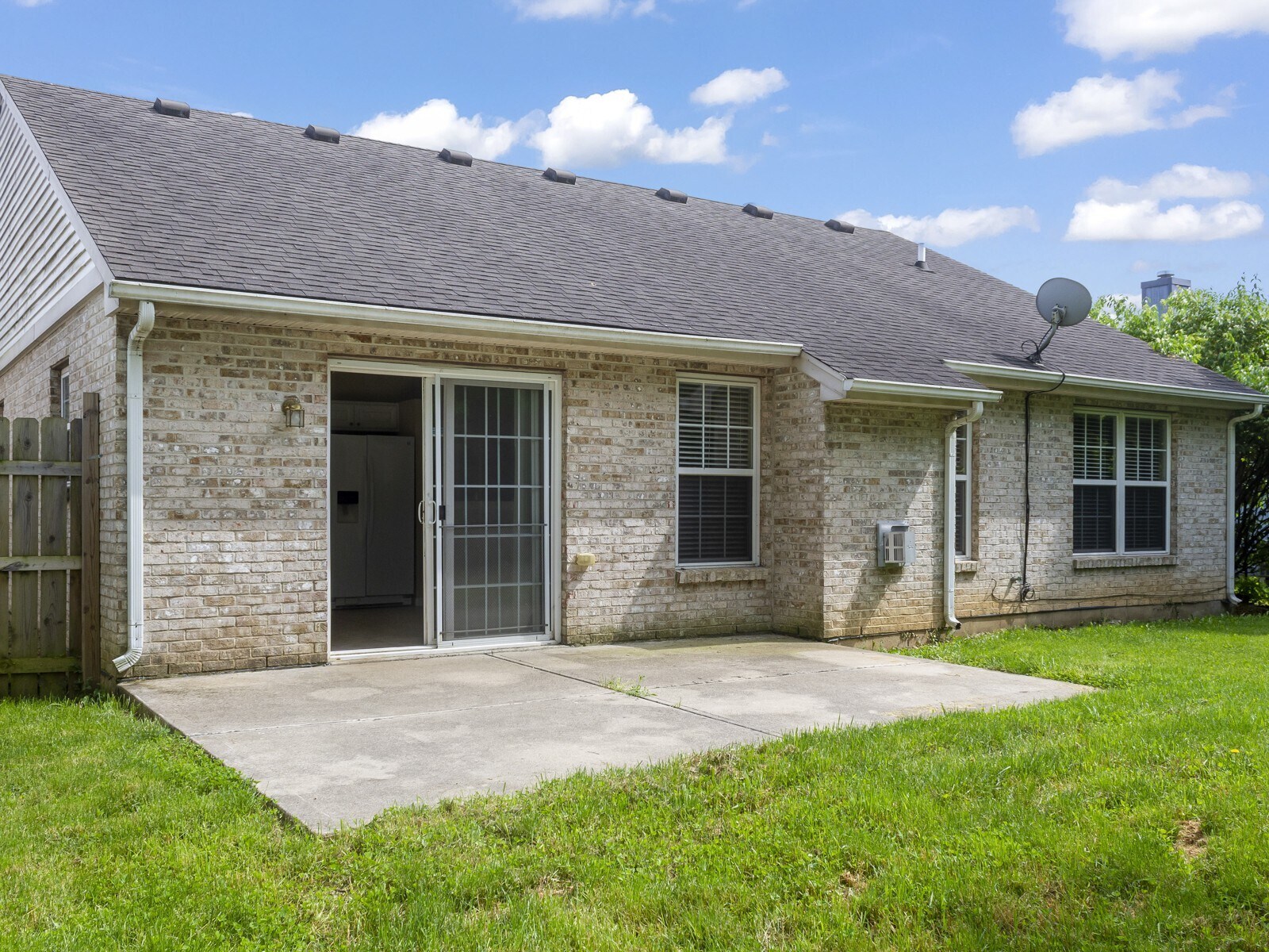 Building Photo - 114 Mark Twain Ct