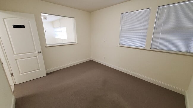 Building Photo - Residential/Office