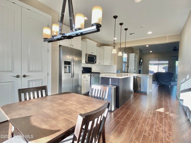 Building Photo - 1553 Range View Cir