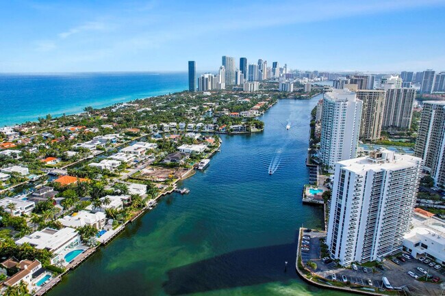 Building Photo - 20515 E Country Club Dr