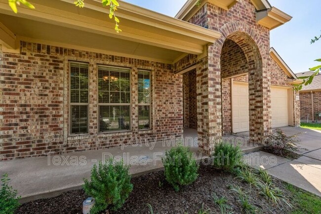 Building Photo - 1012 Lake Hollow Dr