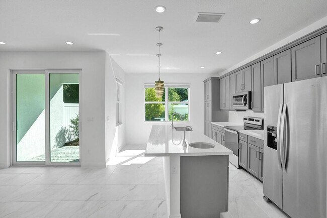 Building Photo - Gorgeous New 3 bedroom 2.5 Townhouse in Deerfield Beach, Sandpiper Pointe (2 Story)