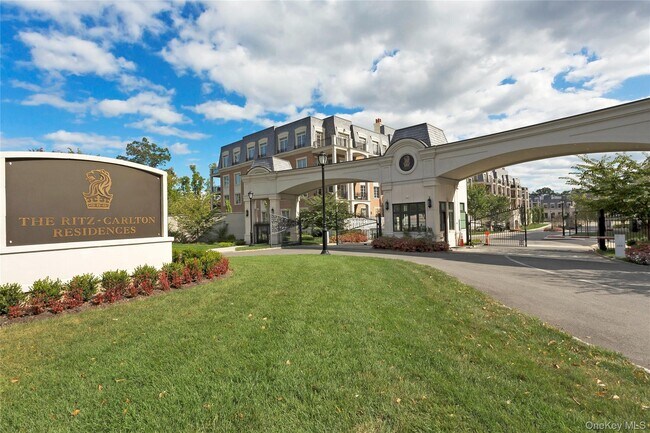 Building Photo - 3000 Royal Ct