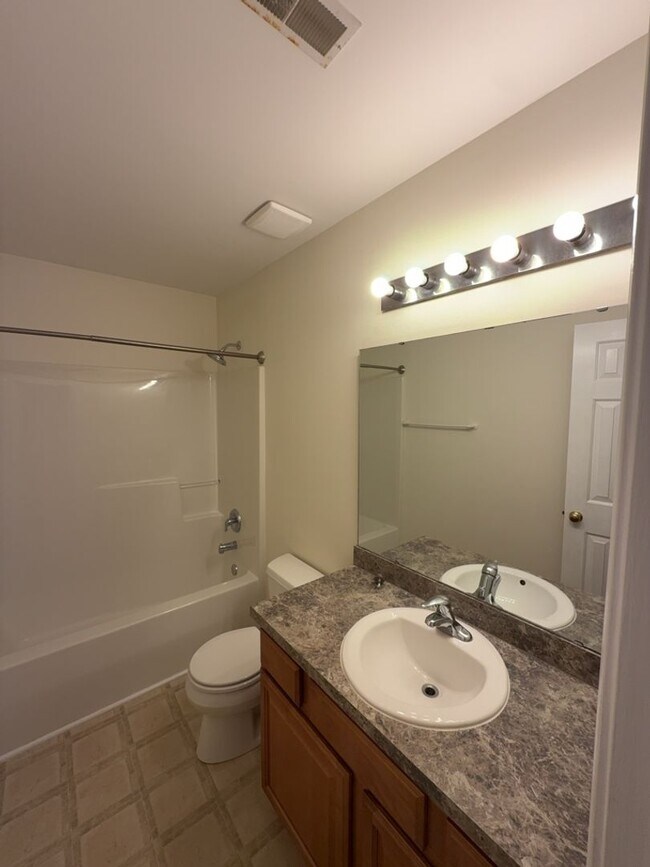 Building Photo - 525 S Maney Ct