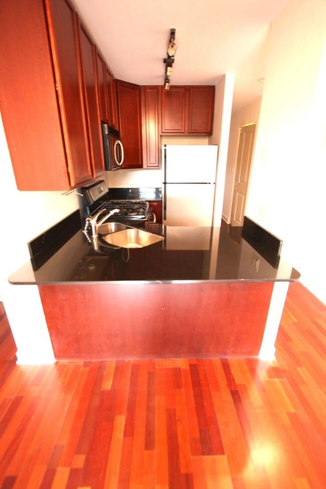 Building Photo - Updated Studio, 1 Bath for Rent In Wrigley...