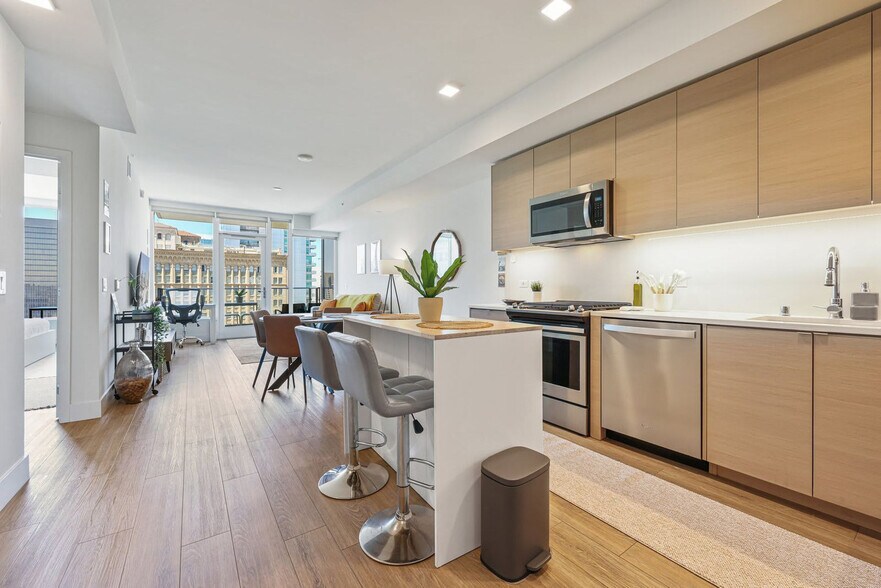 Building Photo - 702 Broadway-SI FL13-ID1251881P