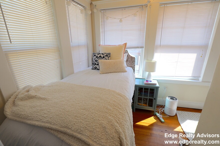 Building Photo - 37 Radnor Rd