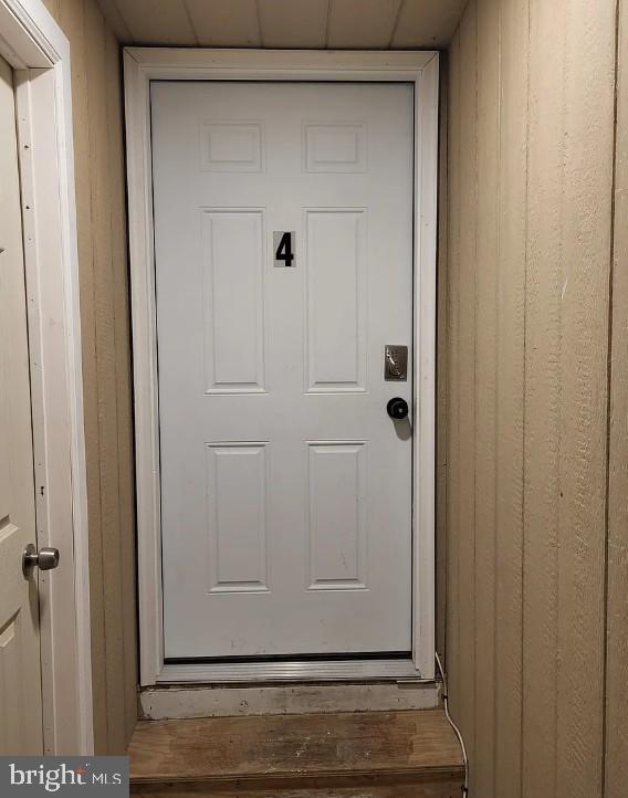 Building Photo - 558 Lincoln Hwy E