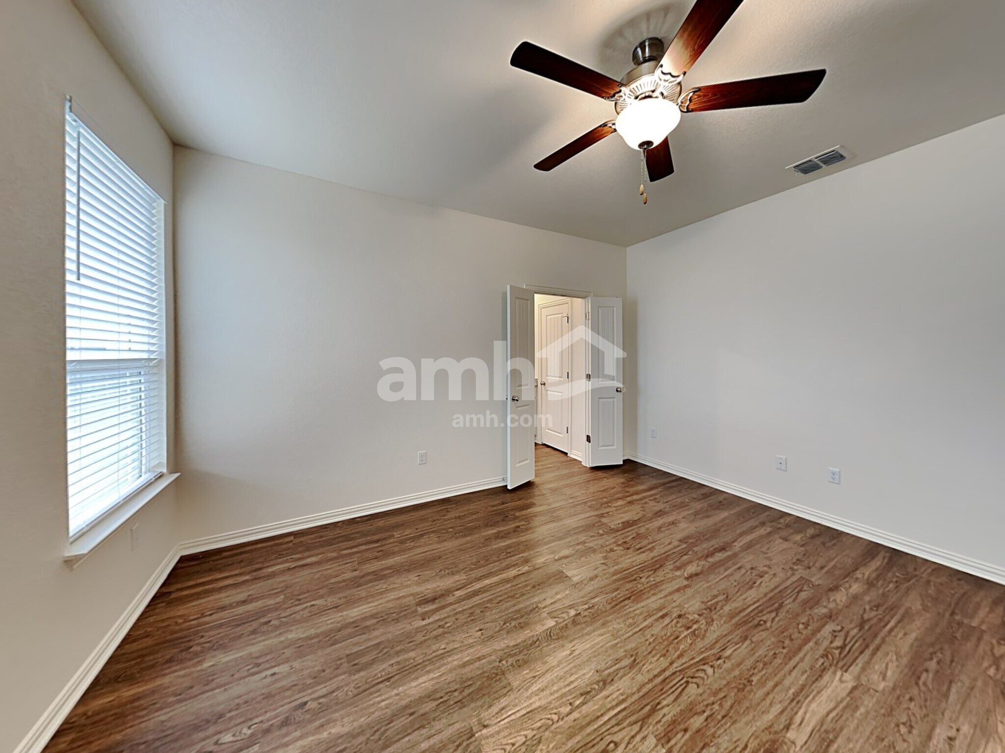 Building Photo - 421 Pebble Bend