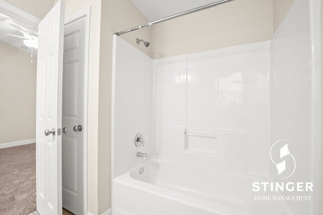 Building Photo - 143 Bella Way