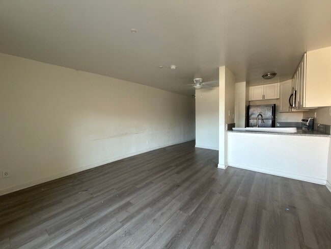 Building Photo - 9010 Tobias Ave