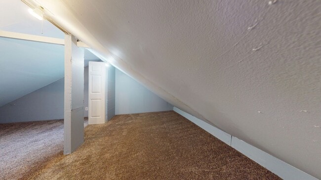 Building Photo - 3 Bedroom, Quiet Street Near Park!