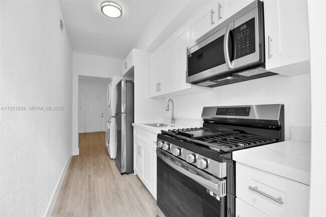 Building Photo - 1900 Calais Dr