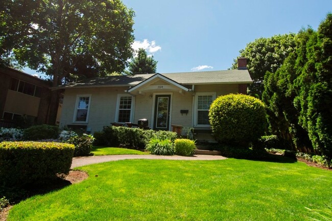 Building Photo - Charming, Completely Remodeled 3 Bedroom H...