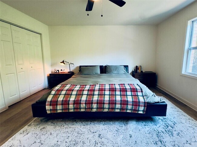 Building Photo - 275 Winding River Dr