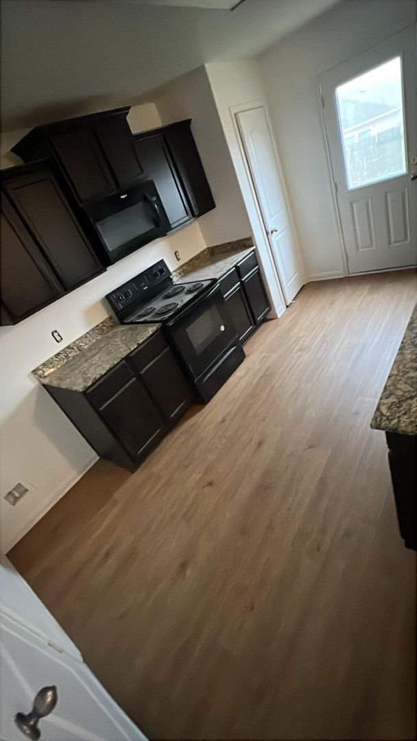 Building Photo - BEAUTIFUL HOME IN JARRELL. MOVE IN READY!.