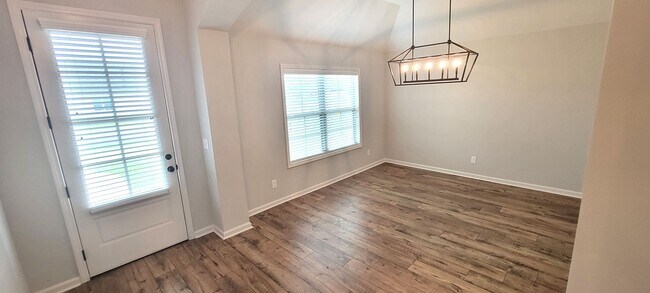 Building Photo - 844 Hedgefield Way
