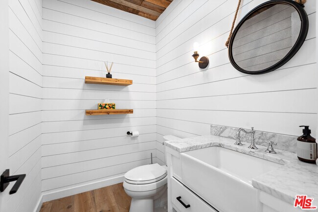 Building Photo - 23477 Palm Dr