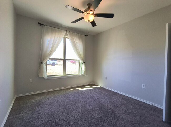 Building Photo - Charming 4 bedroom, 2 bath home AVAILABLE NOW!