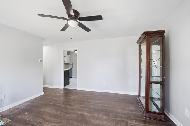 Building Photo - Newly Renovated Three Bed available to rent with move-in special!