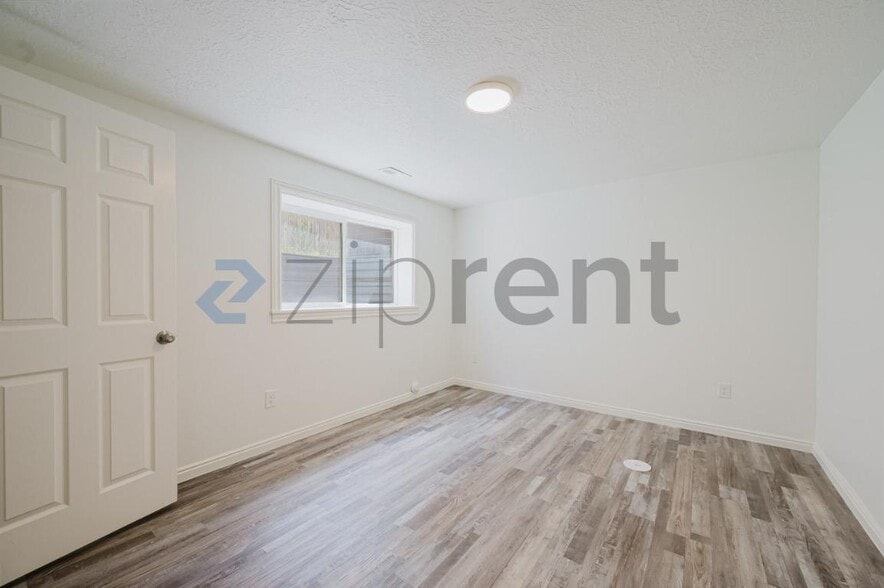 Building Photo - Unit 1