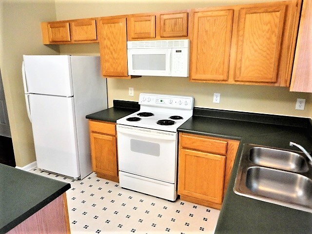 Building Photo - 640 Hanska Way