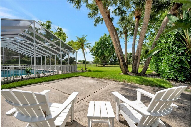 Building Photo - Luxury 5 Bed/4 Bath Pool Home on a Golf Course in Central Sarasota
