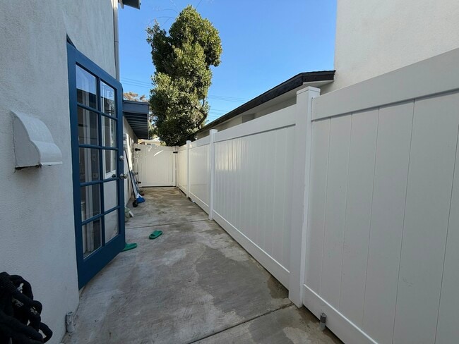 Building Photo - 605 Bush St