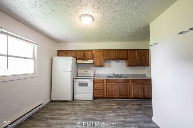Building Photo - 570 US-52