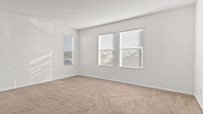 Building Photo - 2BR Townhouse in Imperial Beach with Washer/Dryer and Garage!