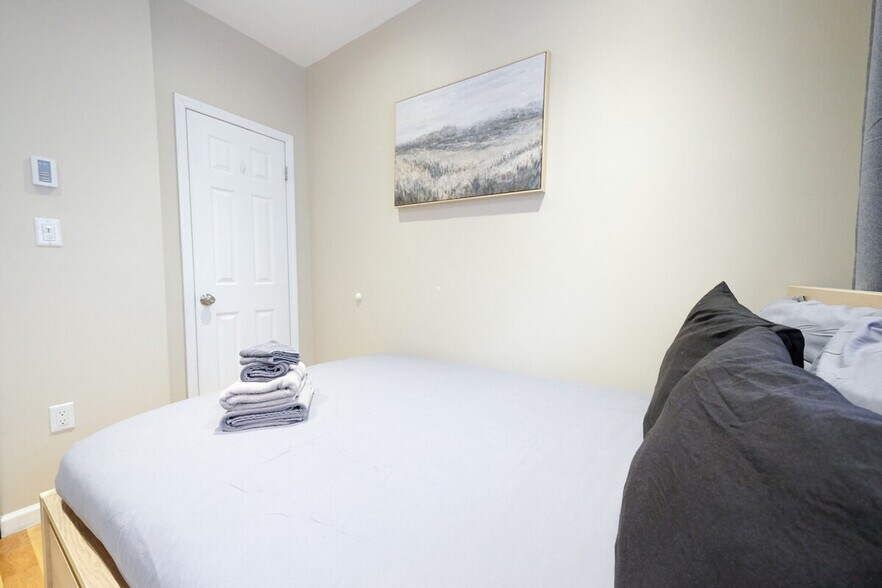 Building Photo - 5 W 101st St