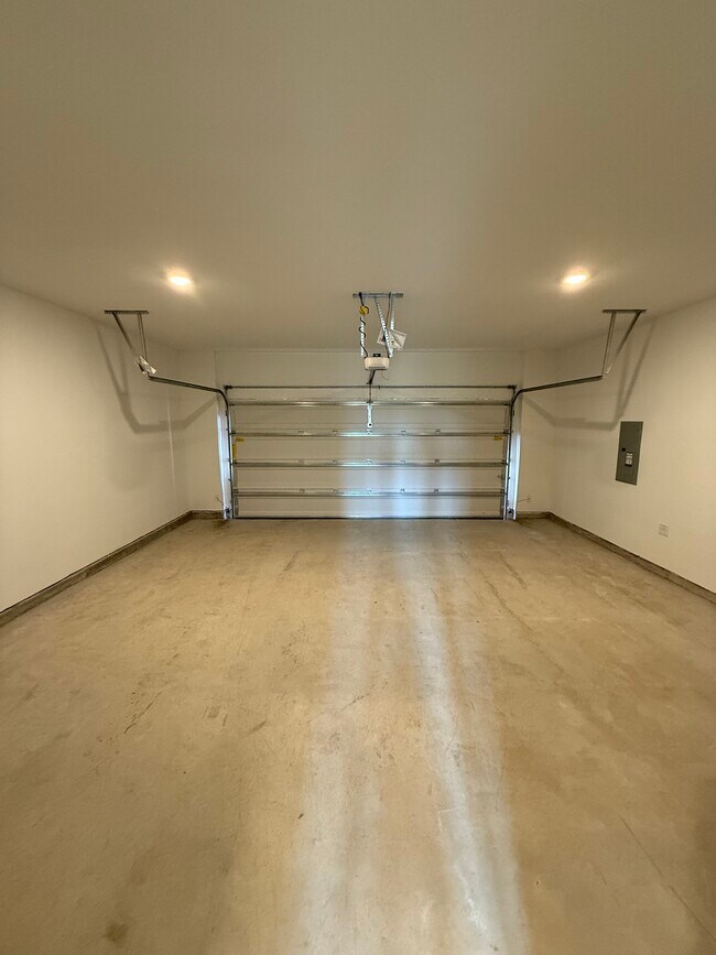 Building Photo - 1028 Bristleleaf Wy