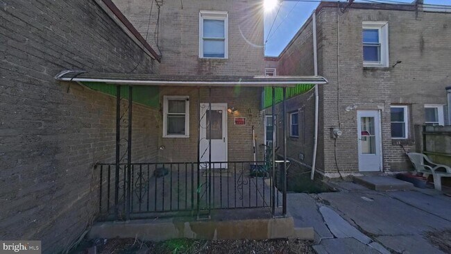 Building Photo - 6380 Marsden St