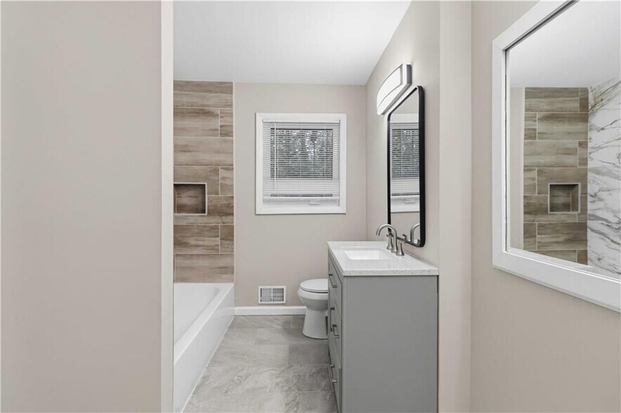 Building Photo - 2953 Meadowview Dr SE