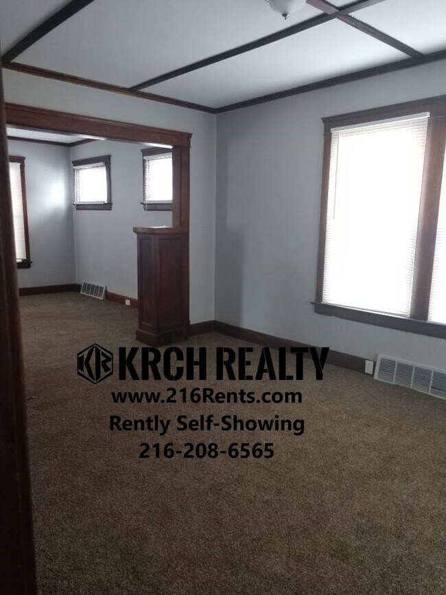 Building Photo - Available Now! Remodeled 3 Bed 1 bath home!