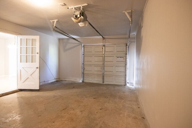 Building Photo - 3714 Ridgemont Dr