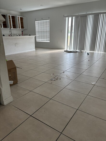 Building Photo - 282 Amber Way