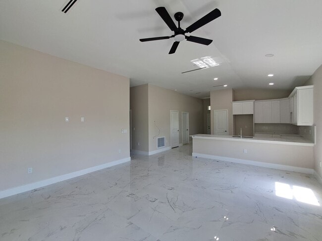 Building Photo - 2838 Tropicana Parkway W