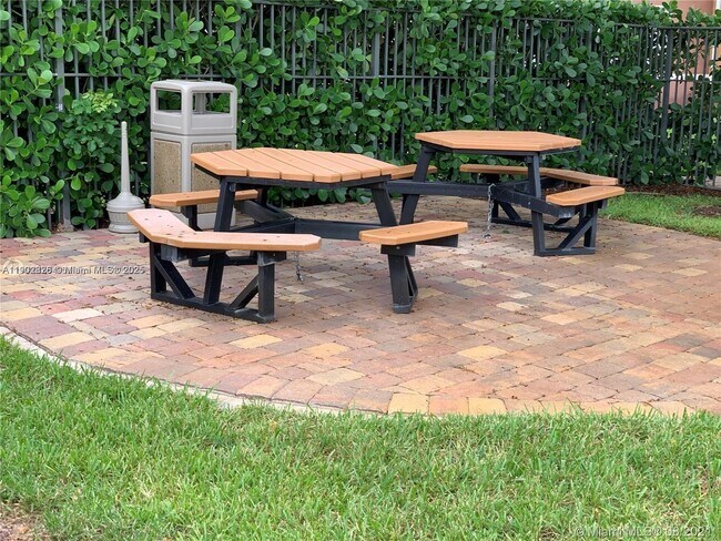 Building Photo - 7816 Sonoma Springs Cir