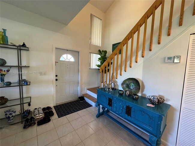Building Photo - 573 Racquet Club Rd