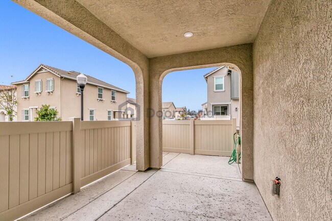 Building Photo - 1056 Knox Way